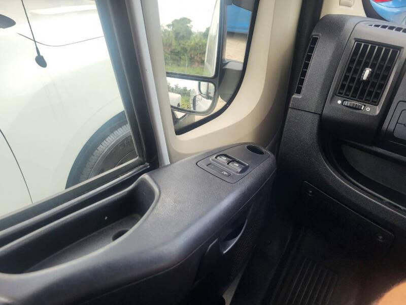 RAM Promaster 1500 Low Roof Tradesman 136-in. WB 2017