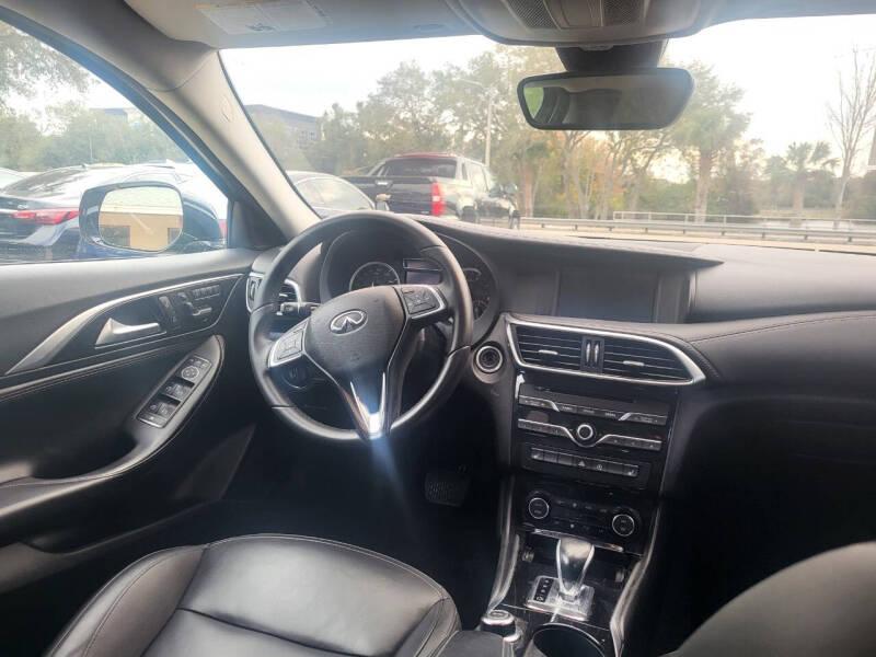 Infiniti QX30 Luxury AWD 2017