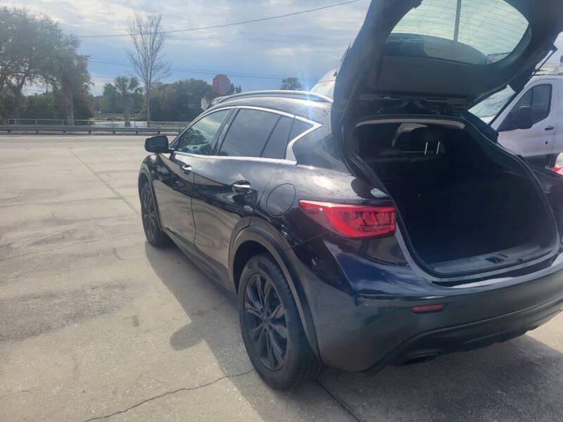 Infiniti QX30 Luxury AWD 2017