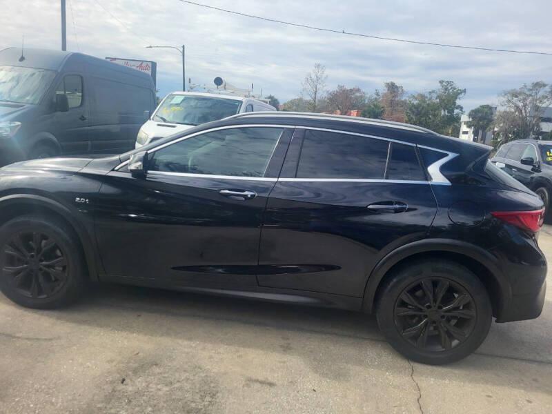Infiniti QX30 Luxury AWD 2017