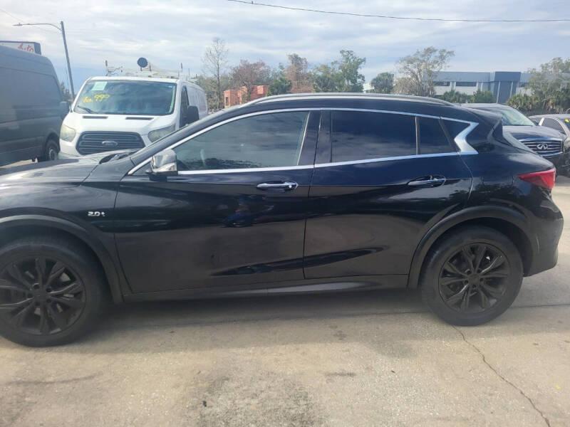 Infiniti QX30 Luxury AWD 2017