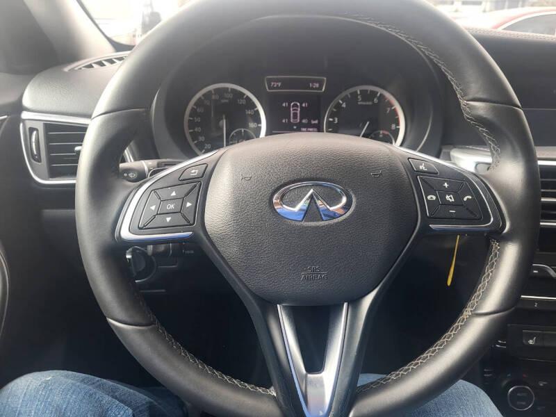 Infiniti QX30 Luxury AWD 2017