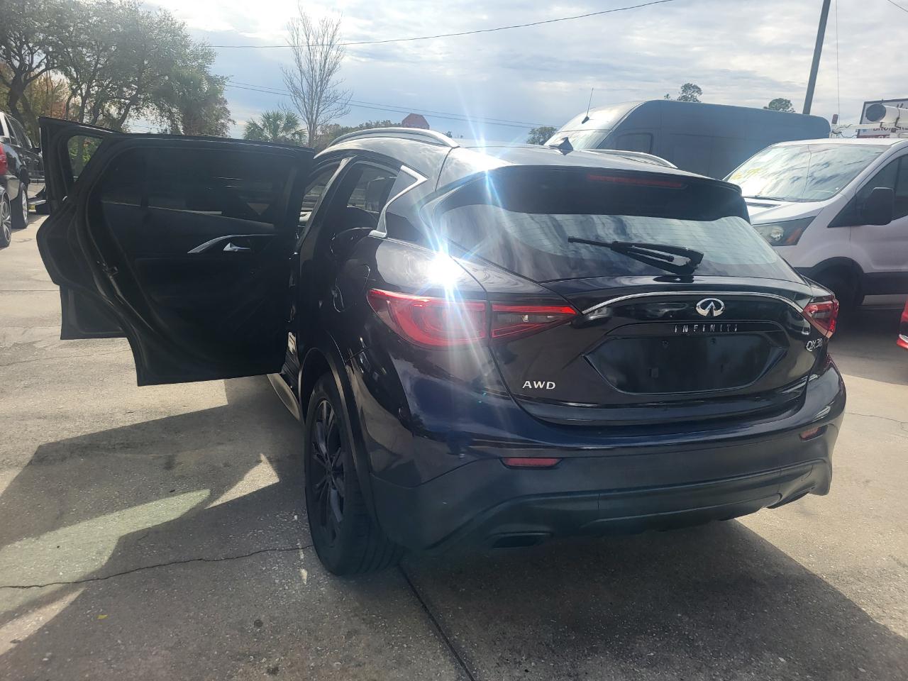Infiniti QX30 Luxury AWD 2017