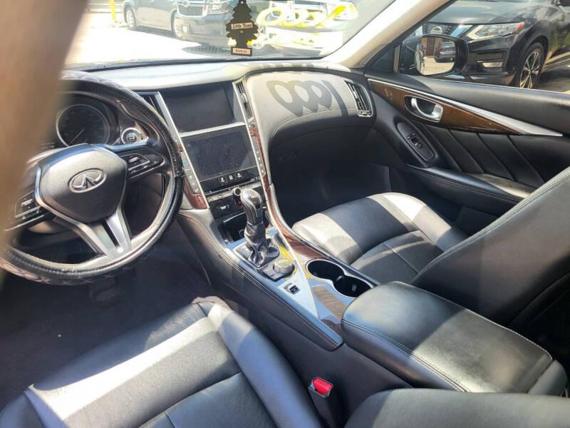 Infiniti Q50 3.0t LUXE 2018