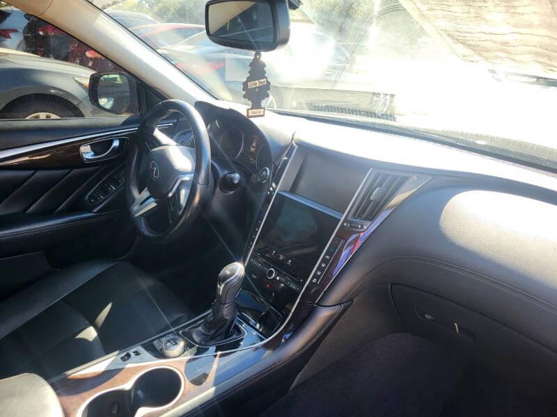 Infiniti Q50 3.0t LUXE 2018