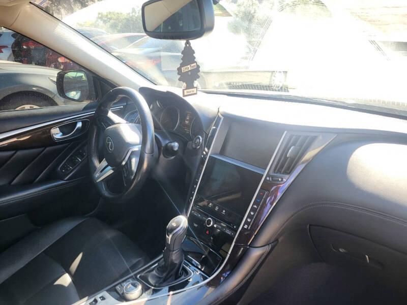 Infiniti Q50 3.0t LUXE 2018