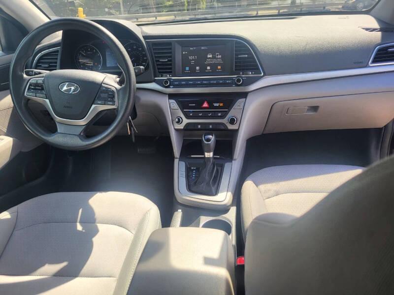 Hyundai Elantra Value Edition 6A 2017