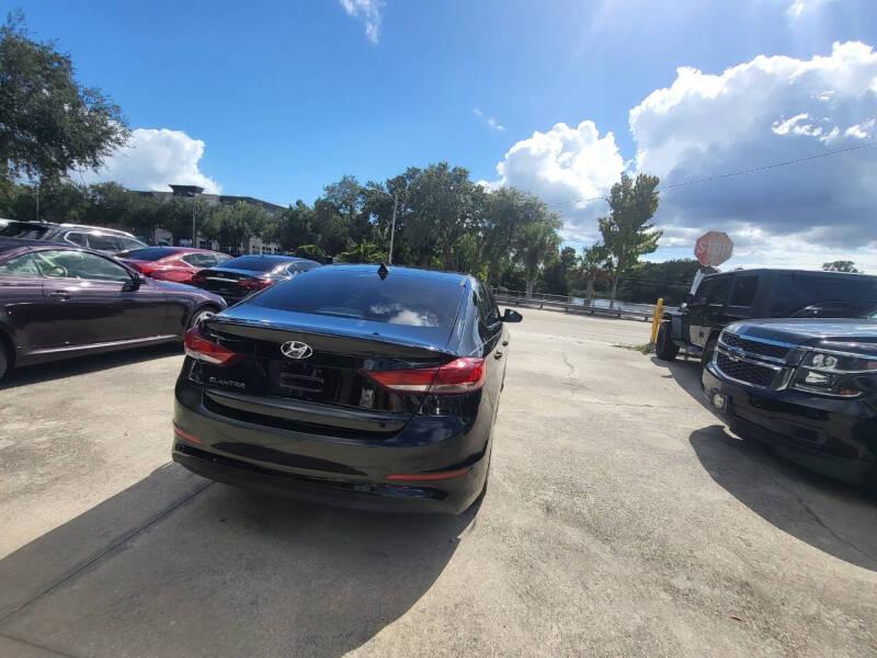 Hyundai Elantra Value Edition 6A 2017