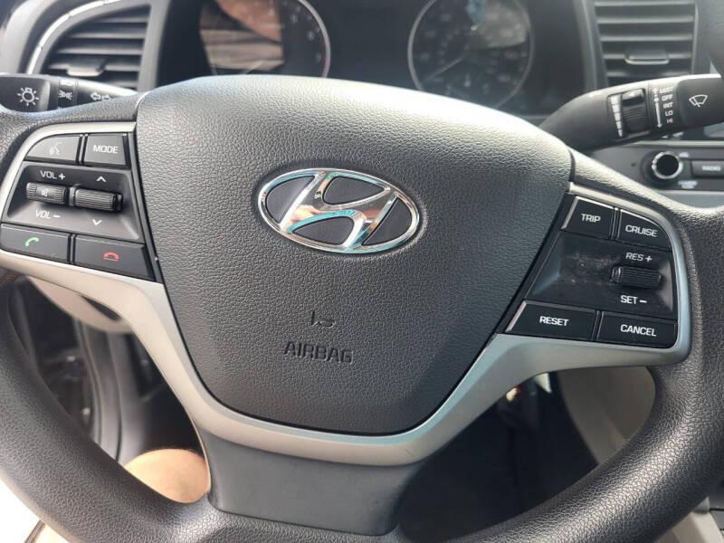 Hyundai Elantra Value Edition 6A 2017