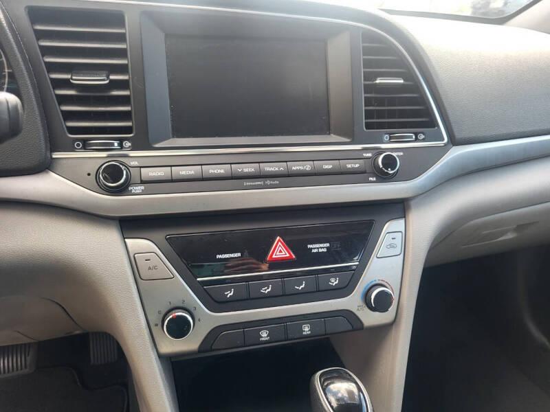 Hyundai Elantra Value Edition 6A 2017