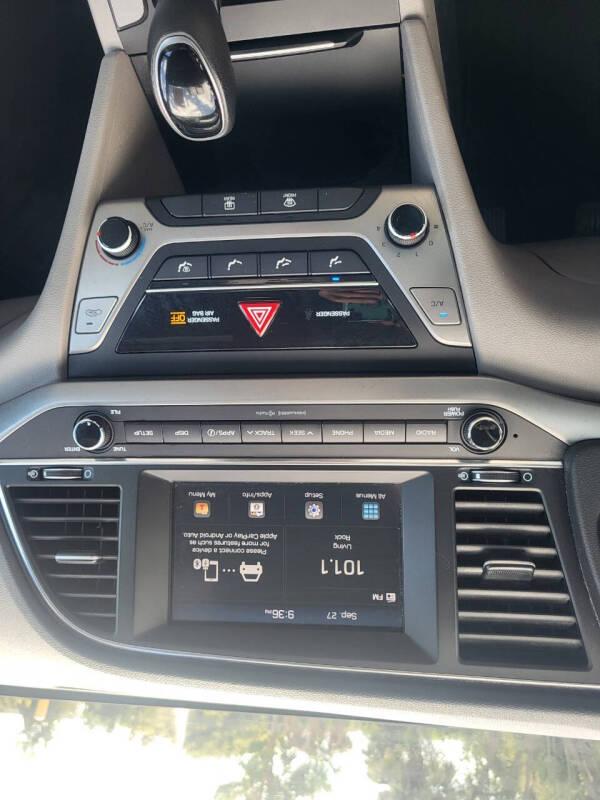Hyundai Elantra Value Edition 6A 2017