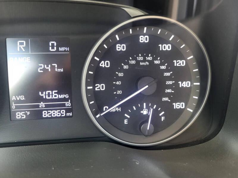 Hyundai Elantra Value Edition 6A 2017