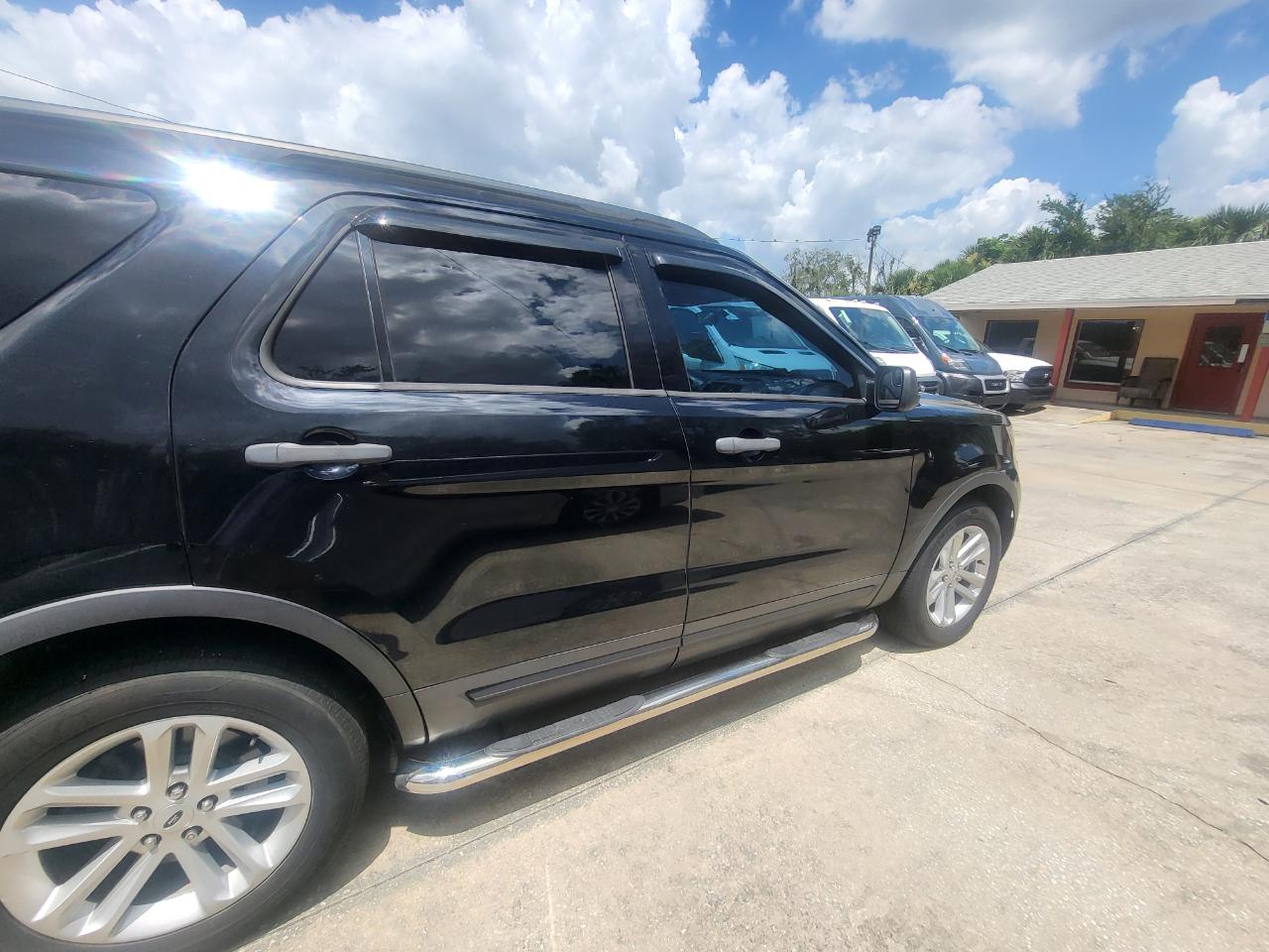 Ford Explorer Base FWD 2017