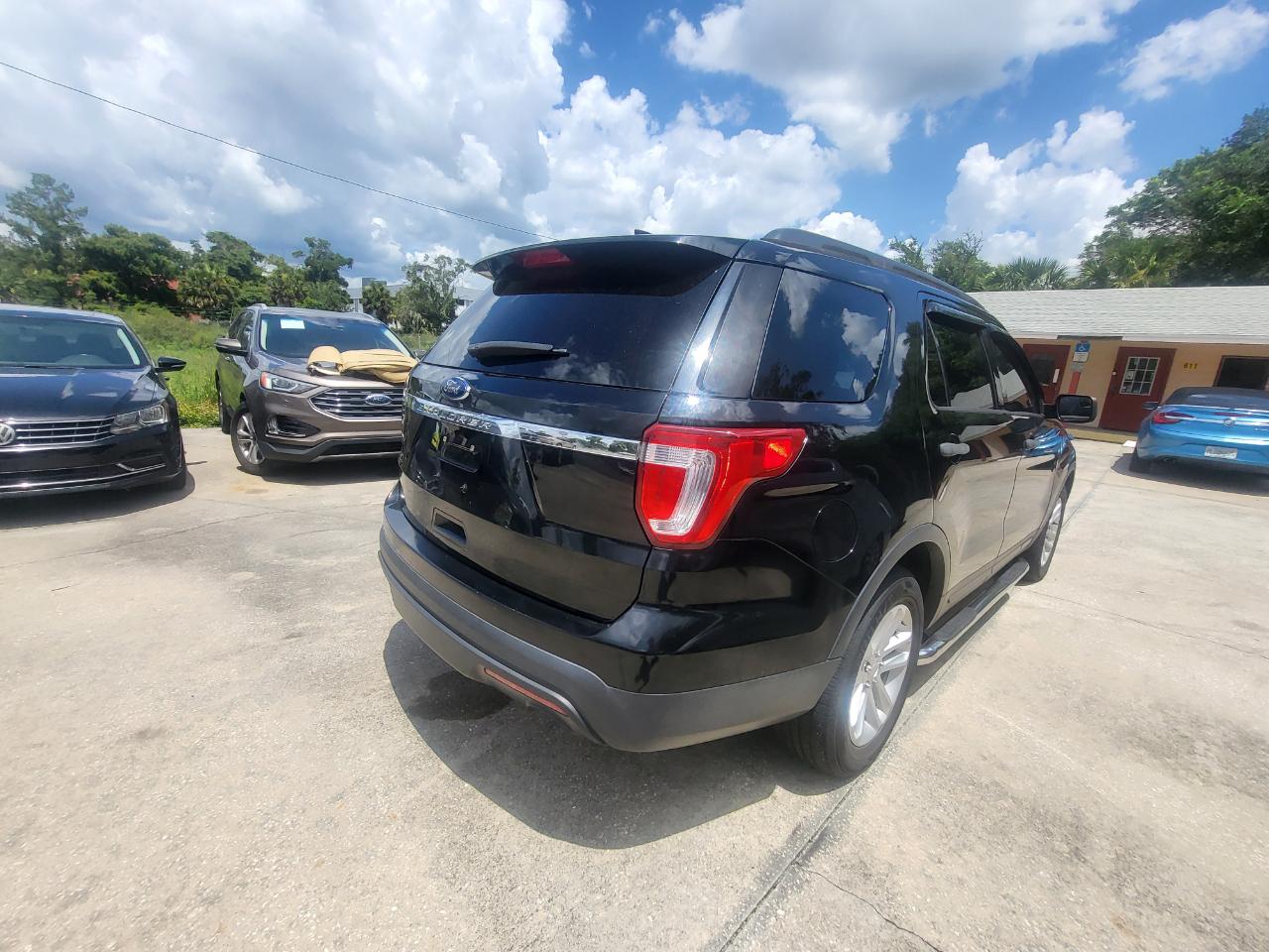 Ford Explorer Base FWD 2017