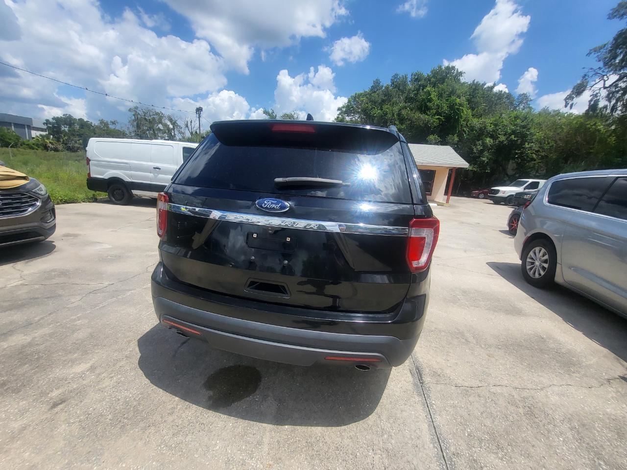Ford Explorer Base FWD 2017
