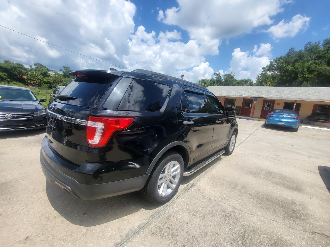 Ford Explorer Base FWD 2017