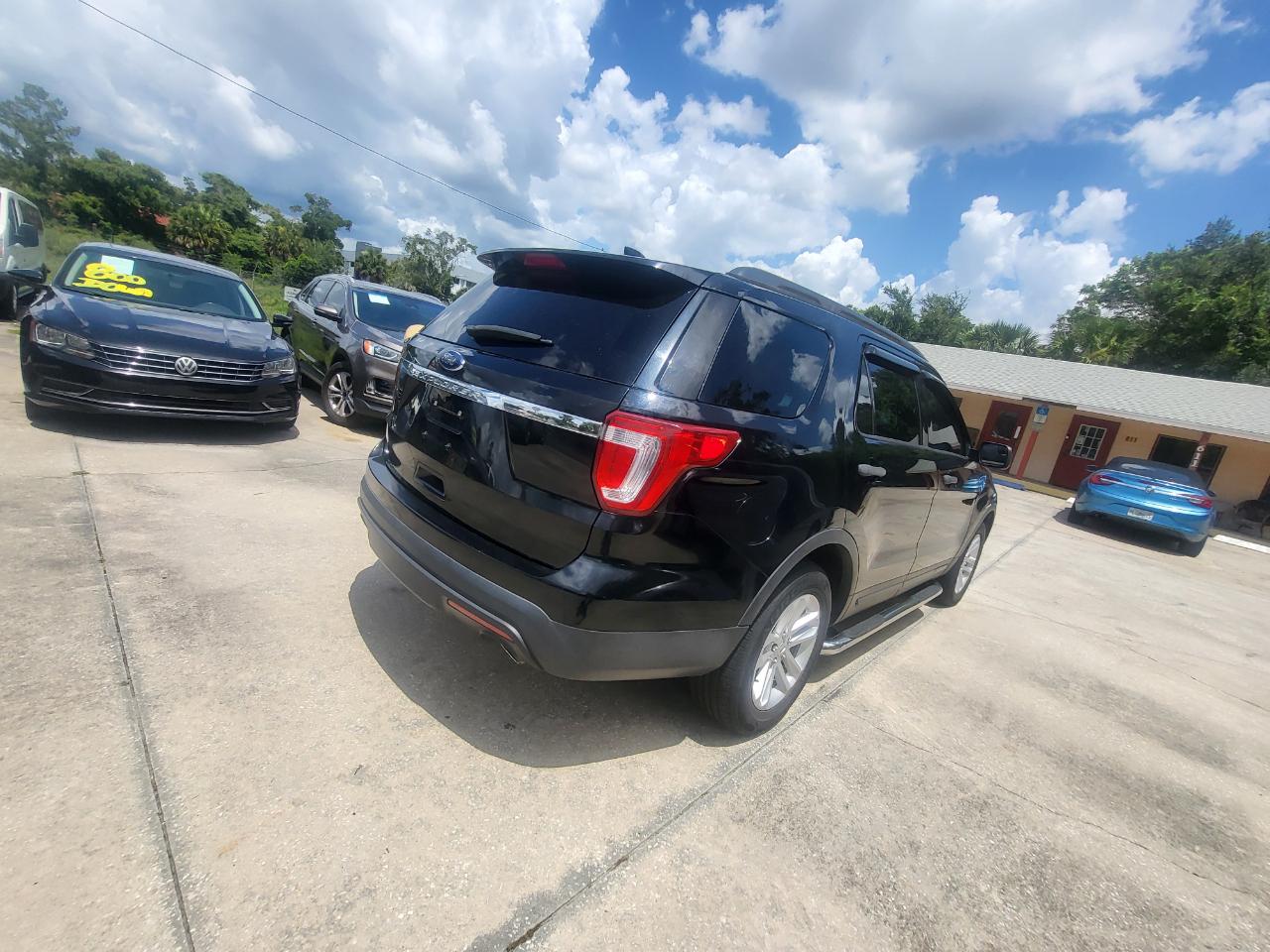 Ford Explorer Base FWD 2017
