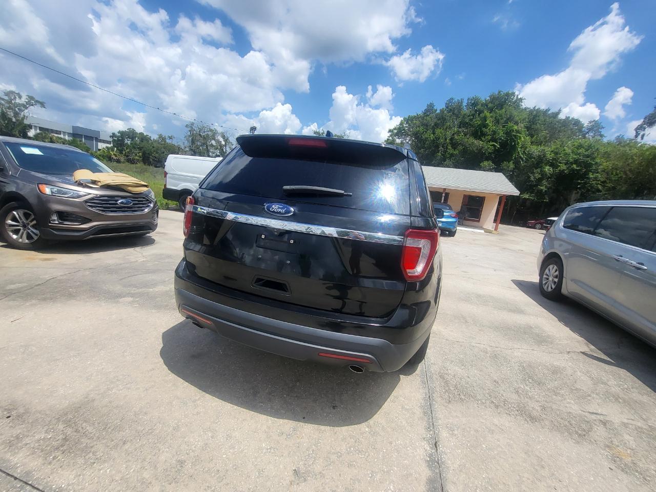 Ford Explorer Base FWD 2017
