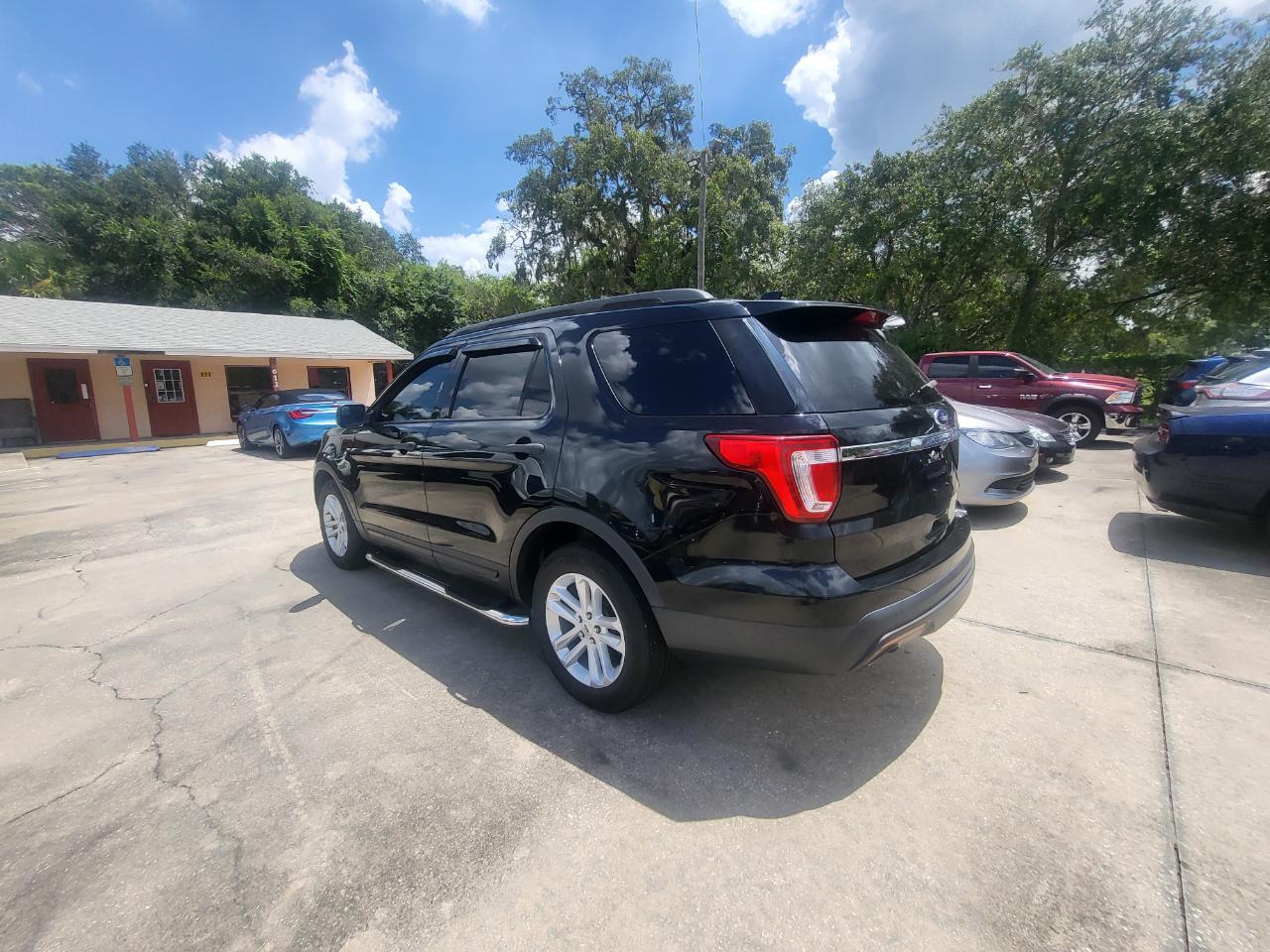 Ford Explorer Base FWD 2017