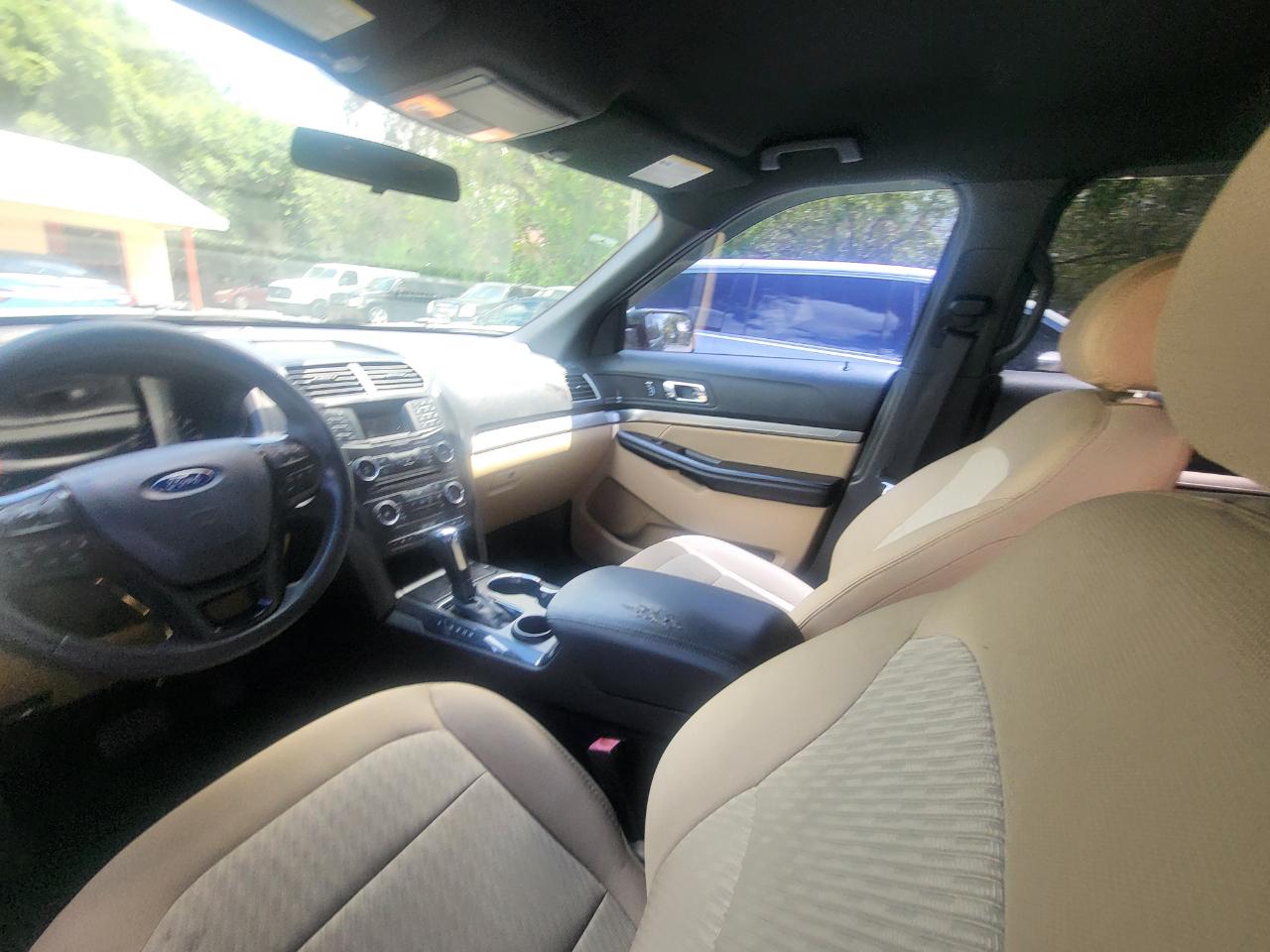 Ford Explorer Base FWD 2017
