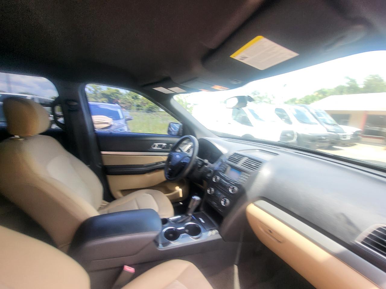 Ford Explorer Base FWD 2017