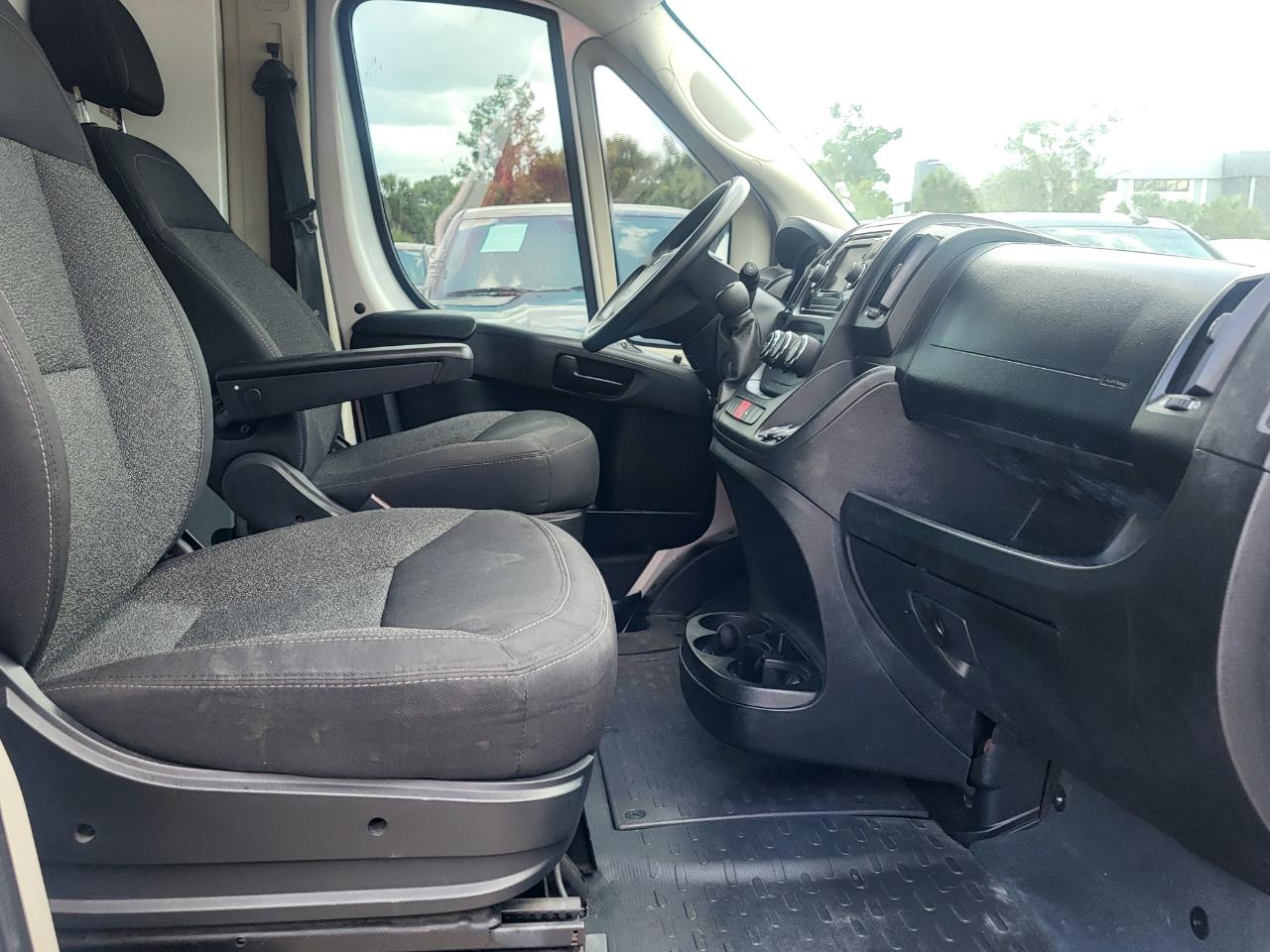 RAM Promaster 1500 Low Roof Tradesman 136-in. WB 2017