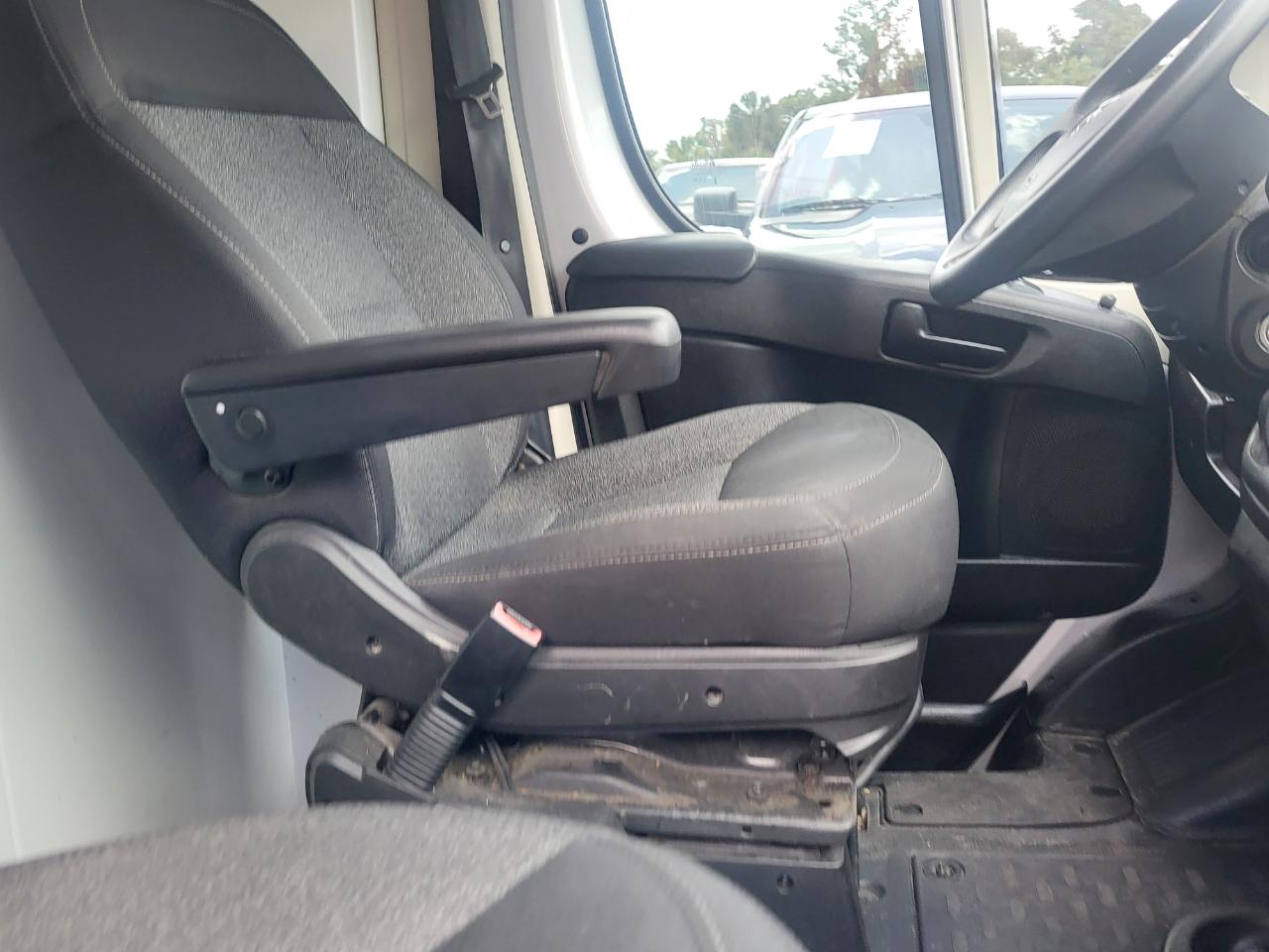 RAM Promaster 1500 Low Roof Tradesman 136-in. WB 2017