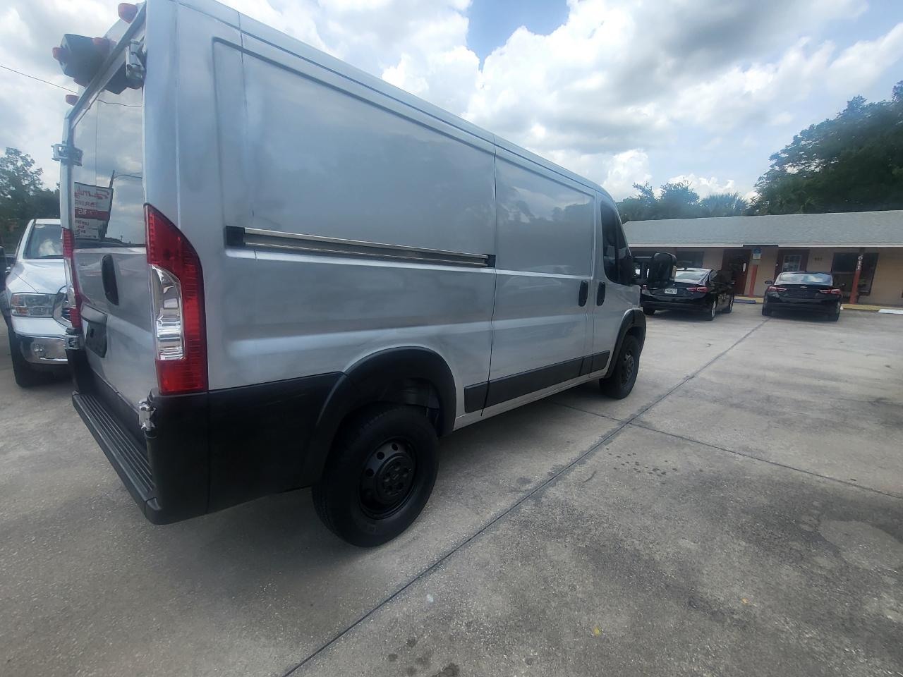 RAM Promaster 1500 Low Roof Tradesman 136-in. WB 2017