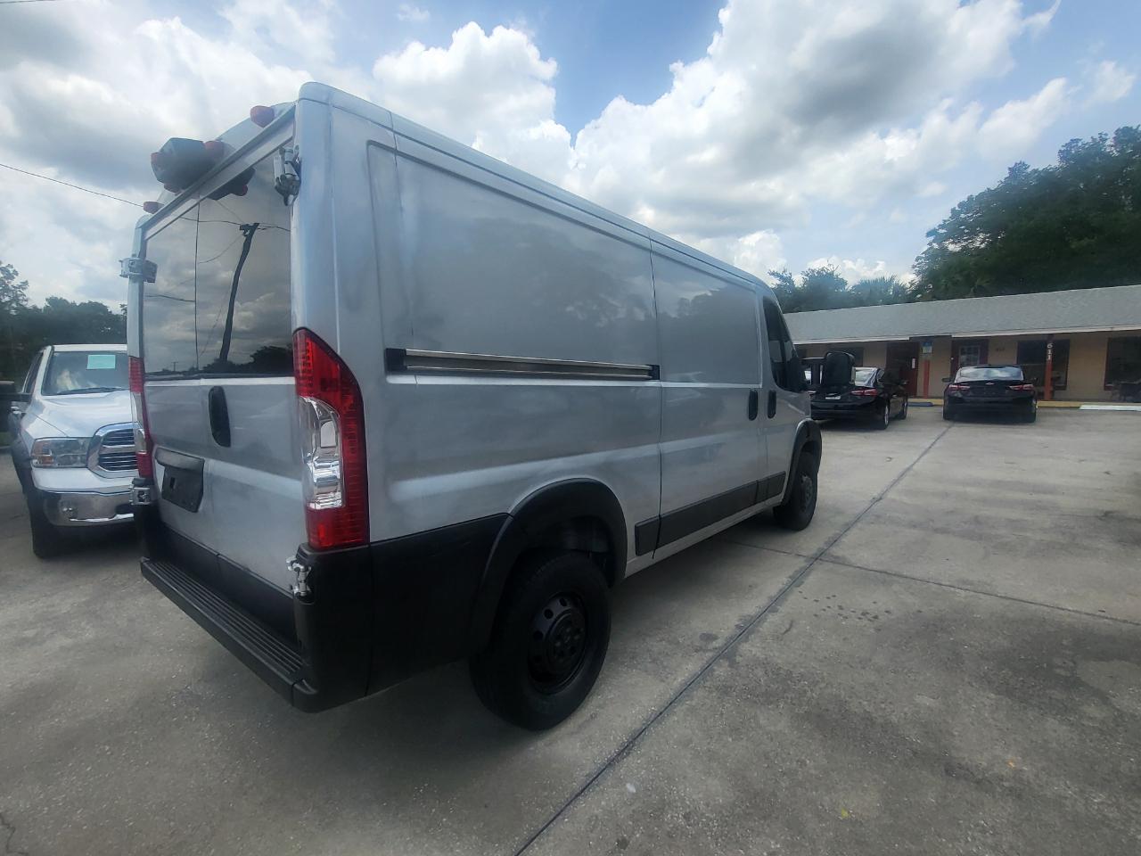 RAM Promaster 1500 Low Roof Tradesman 136-in. WB 2017