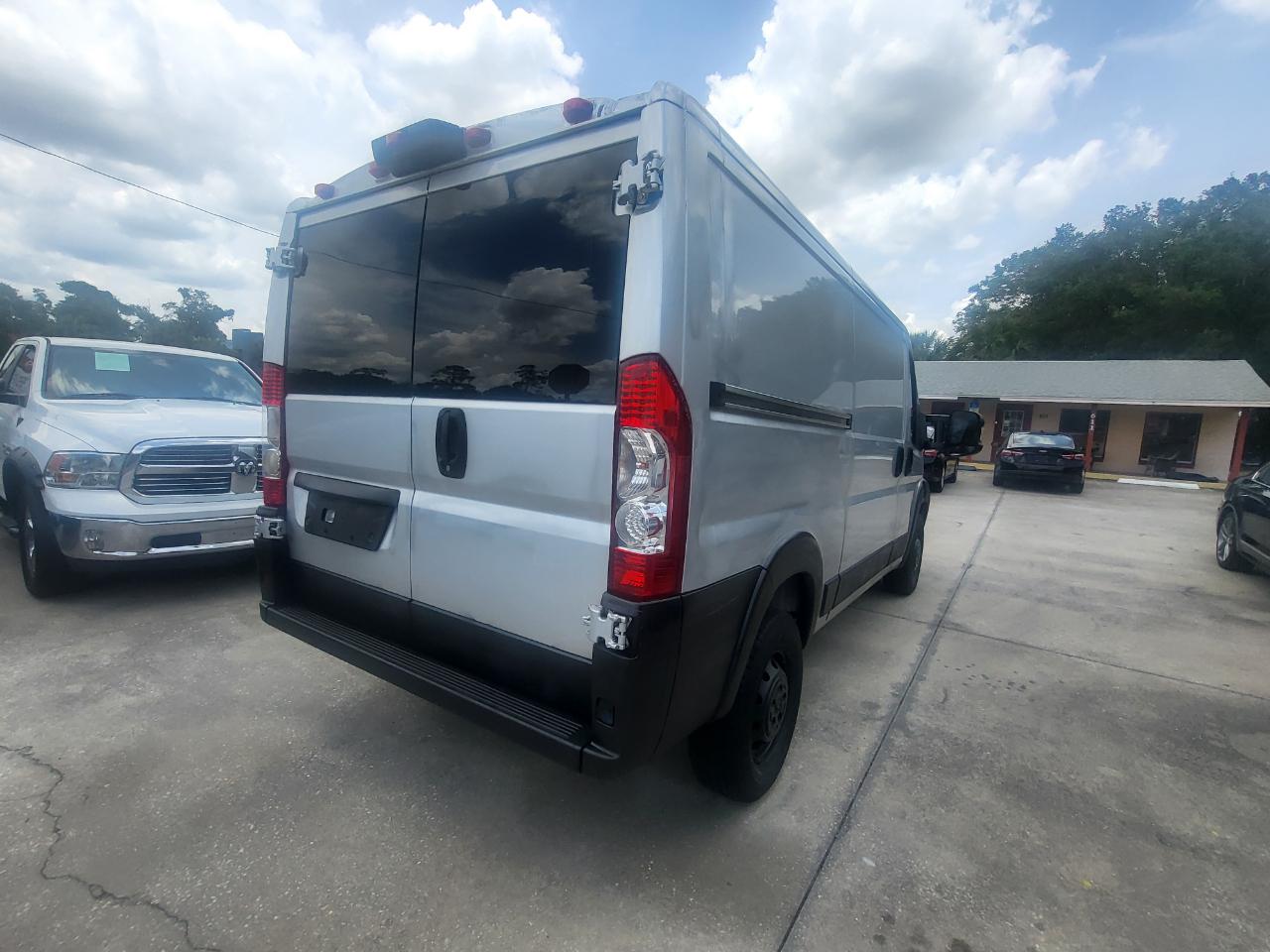 RAM Promaster 1500 Low Roof Tradesman 136-in. WB 2017