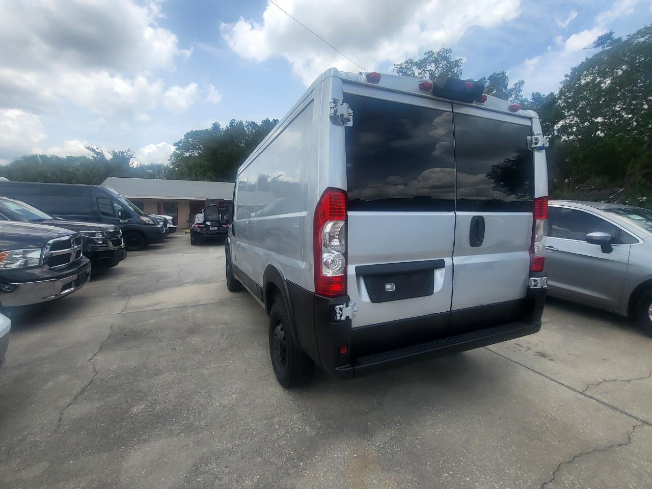 RAM Promaster 1500 Low Roof Tradesman 136-in. WB 2017