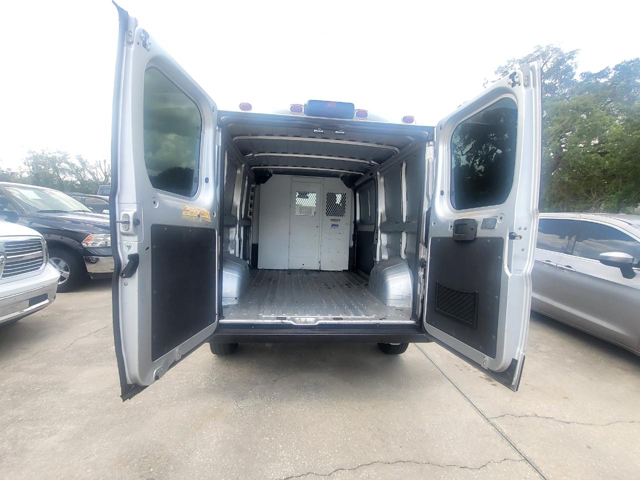 RAM Promaster 1500 Low Roof Tradesman 136-in. WB 2017