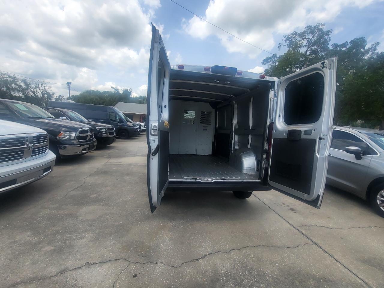RAM Promaster 1500 Low Roof Tradesman 136-in. WB 2017