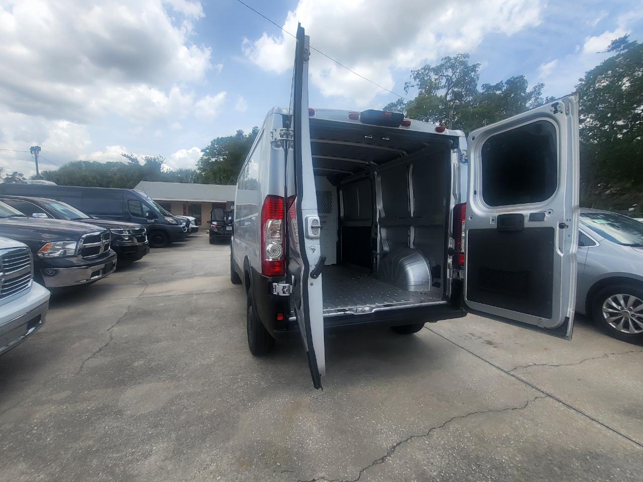 RAM Promaster 1500 Low Roof Tradesman 136-in. WB 2017