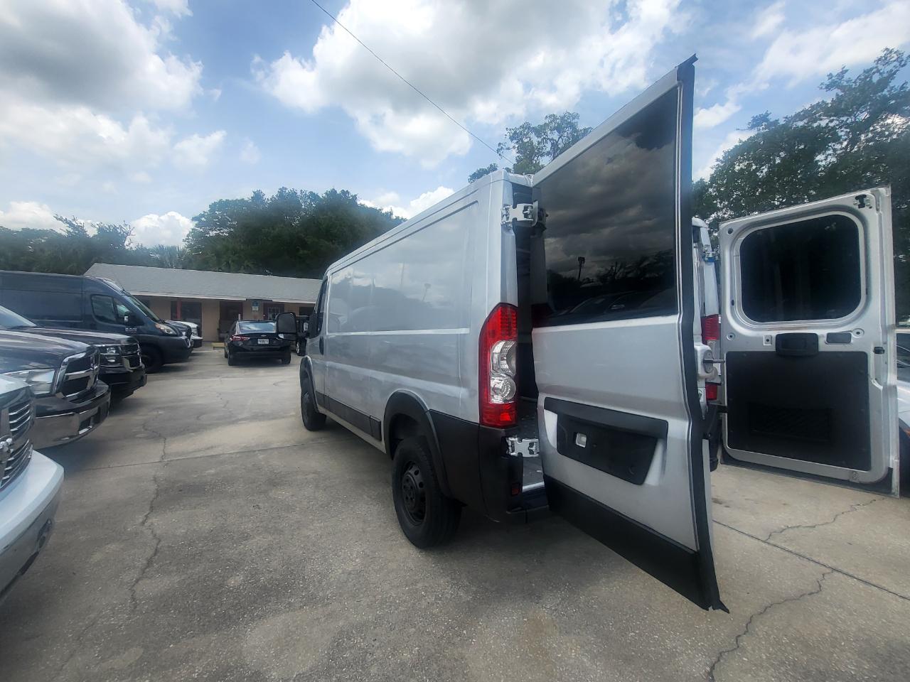 RAM Promaster 1500 Low Roof Tradesman 136-in. WB 2017