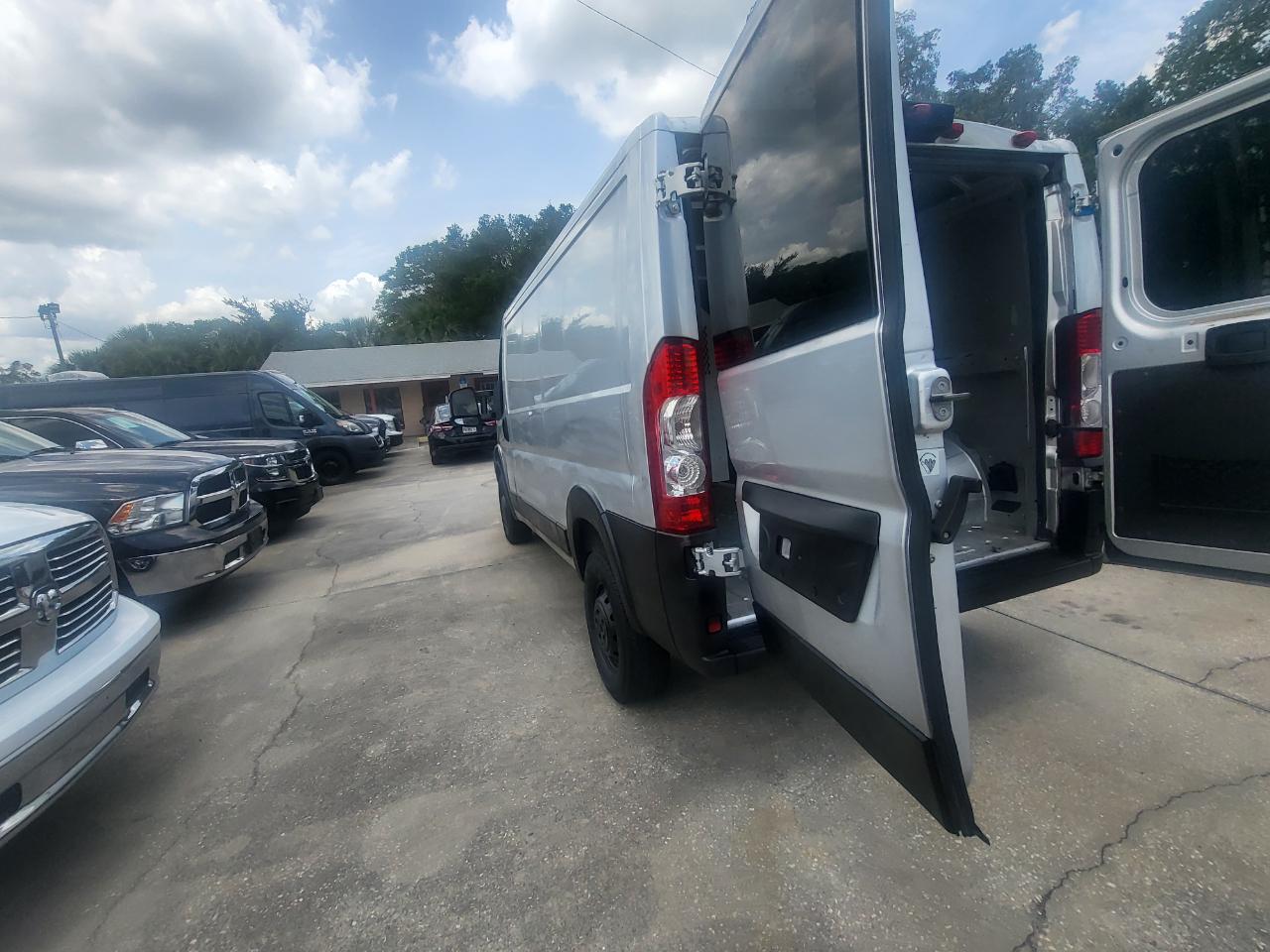 RAM Promaster 1500 Low Roof Tradesman 136-in. WB 2017