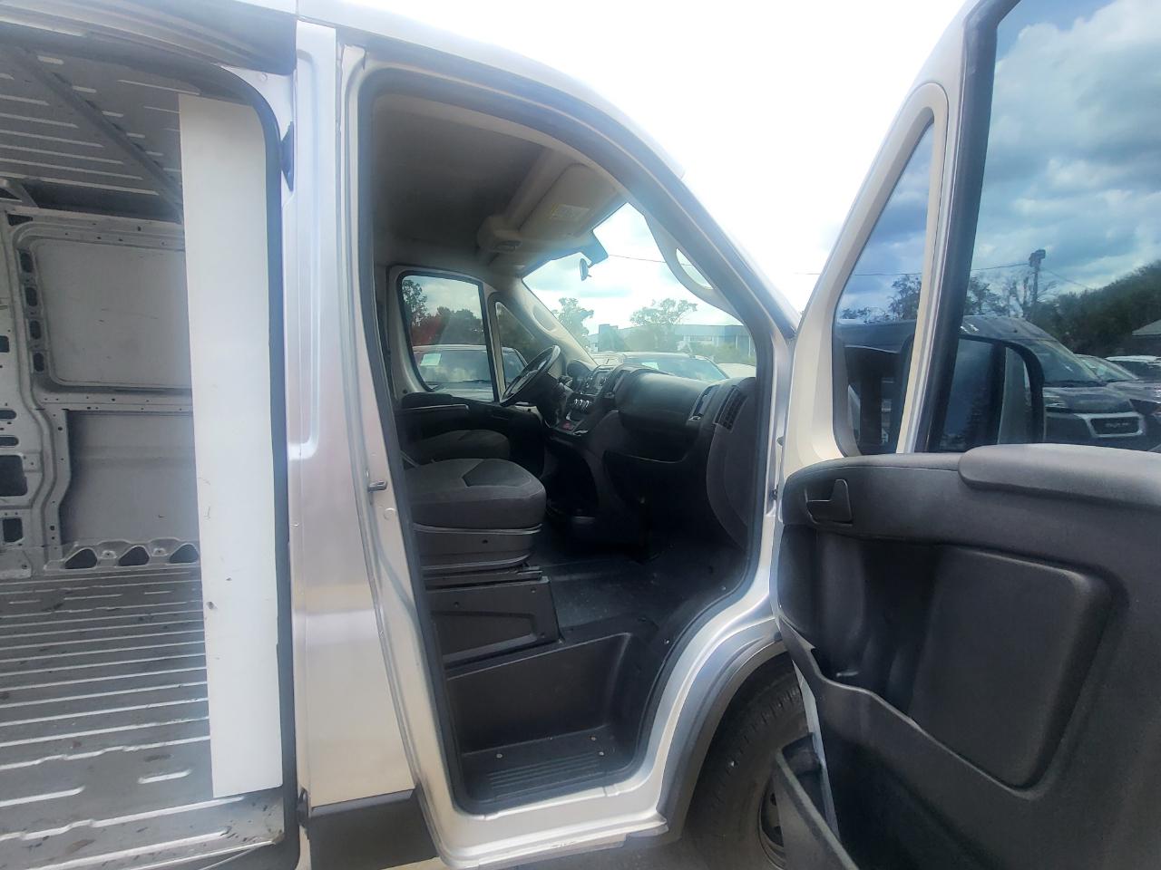 RAM Promaster 1500 Low Roof Tradesman 136-in. WB 2017