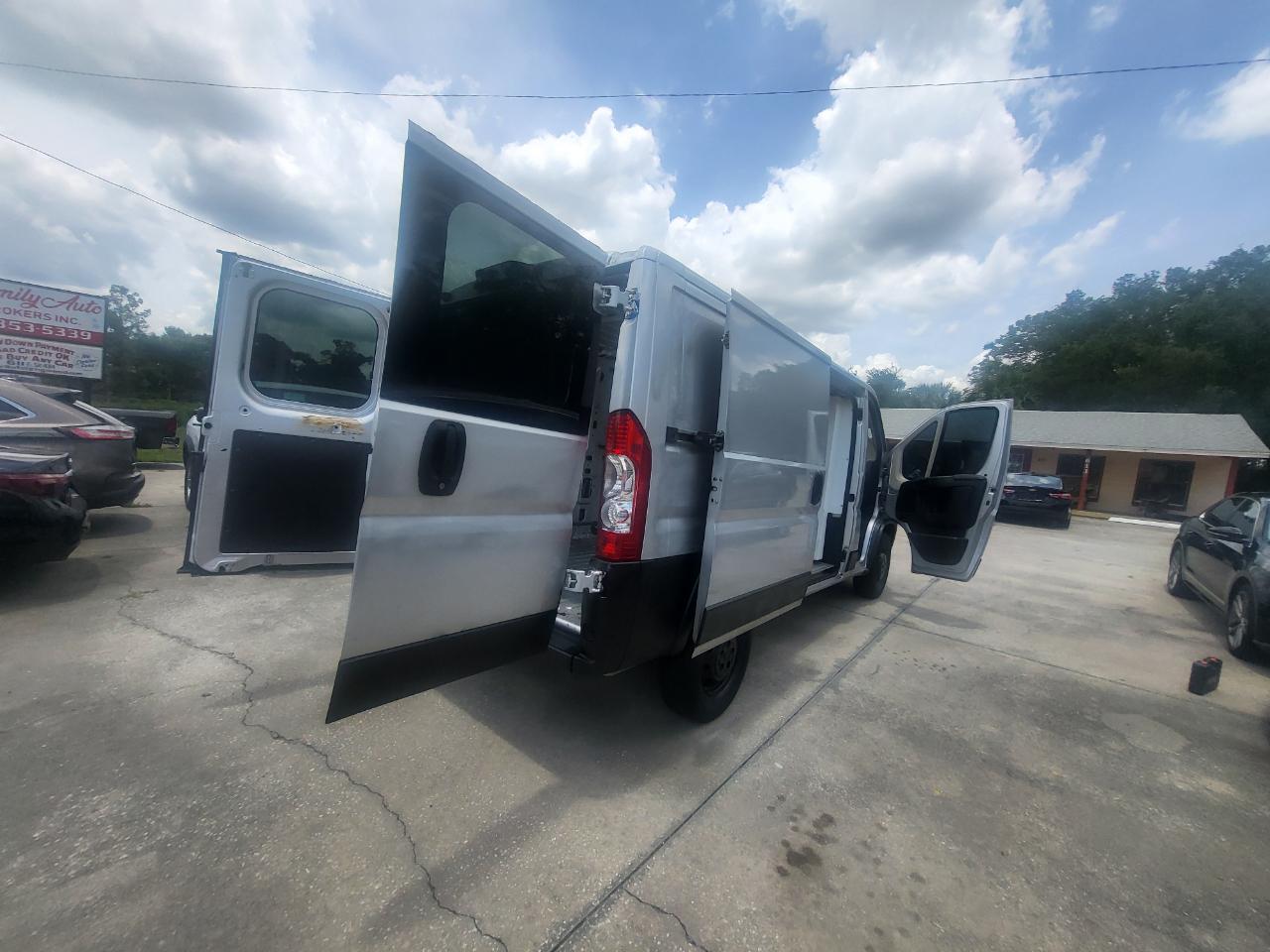 RAM Promaster 1500 Low Roof Tradesman 136-in. WB 2017