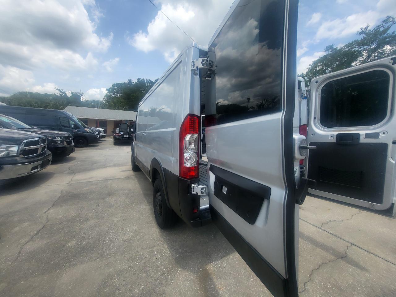 RAM Promaster 1500 Low Roof Tradesman 136-in. WB 2017