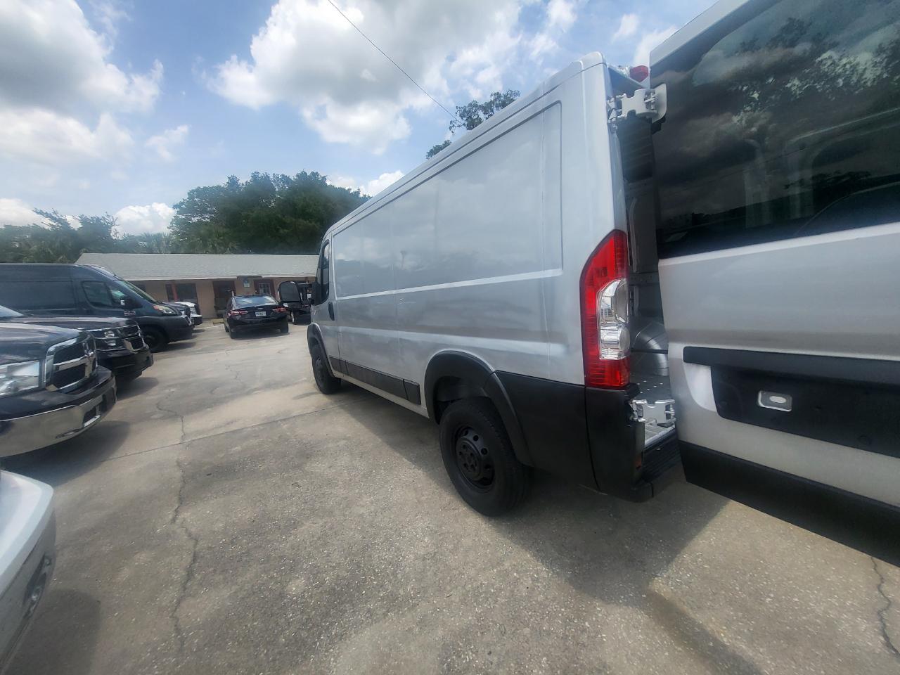 RAM Promaster 1500 Low Roof Tradesman 136-in. WB 2017