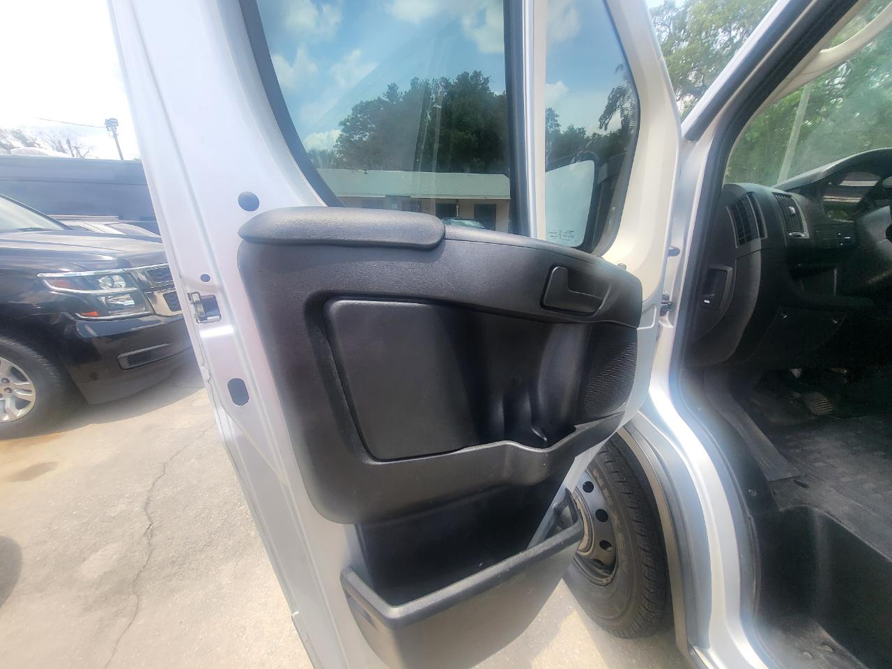 RAM Promaster 1500 Low Roof Tradesman 136-in. WB 2017