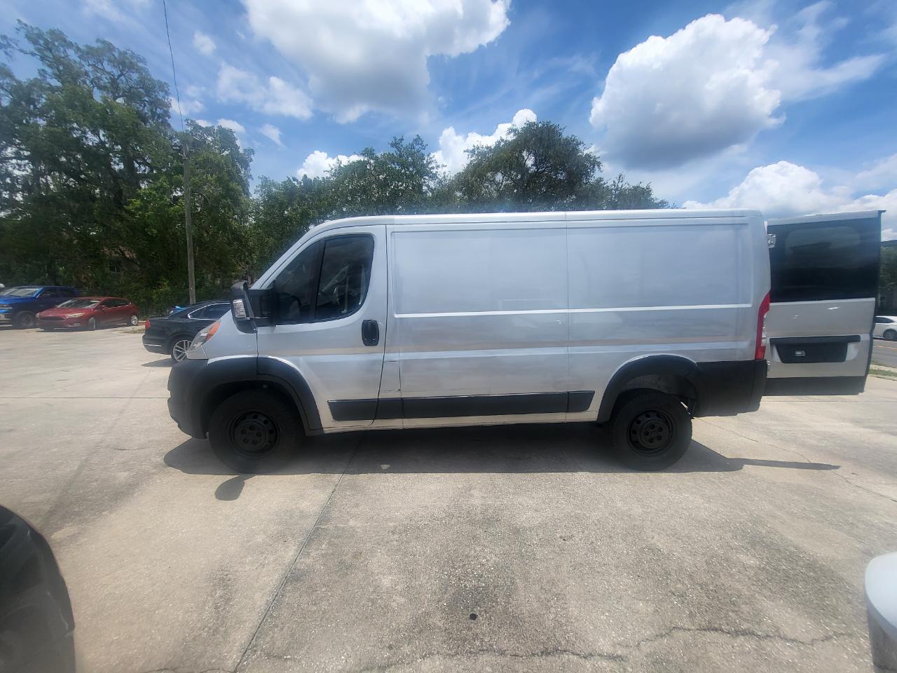 RAM Promaster 1500 Low Roof Tradesman 136-in. WB 2017