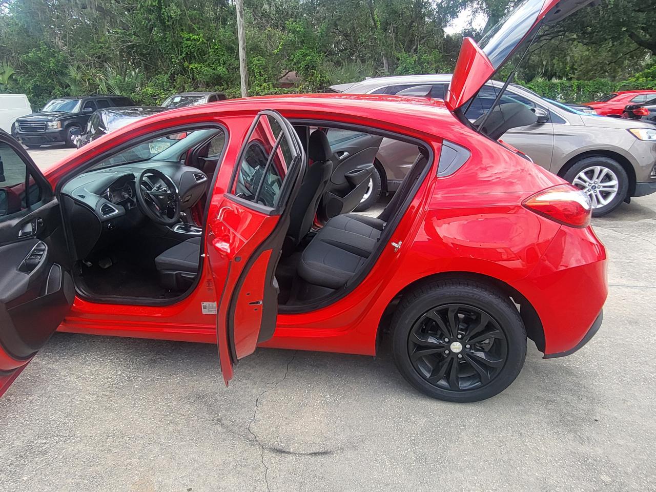 Chevrolet Cruze LS Hatchback 2019