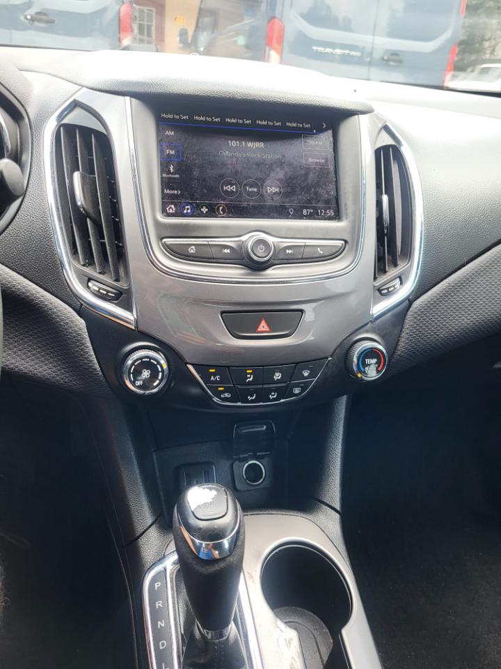 Chevrolet Cruze LS Hatchback 2019