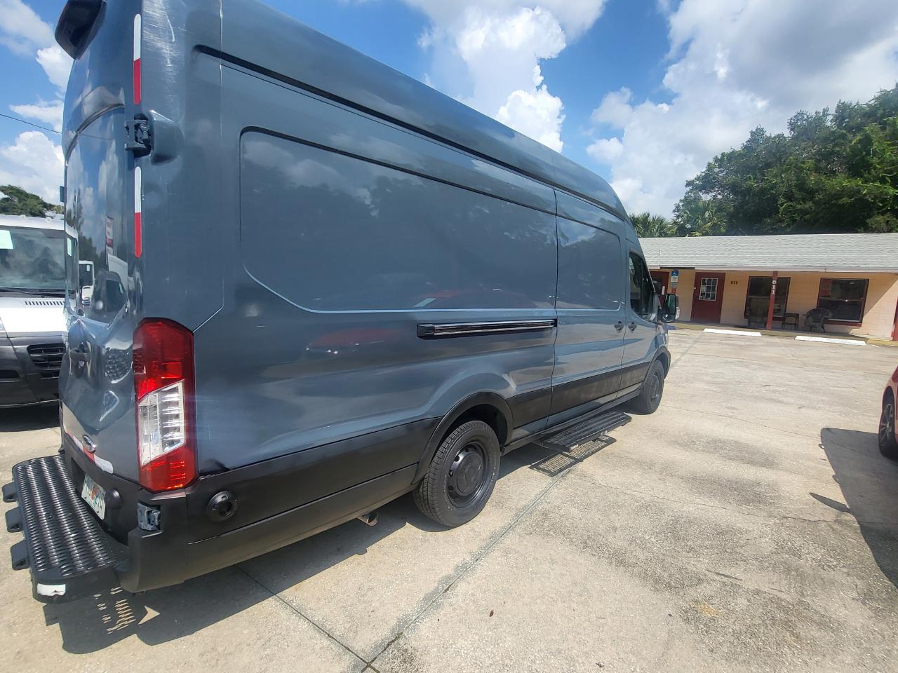 Ford Transit 250 Van High Roof w/Sliding Pass. 148-in. WB EL 2020