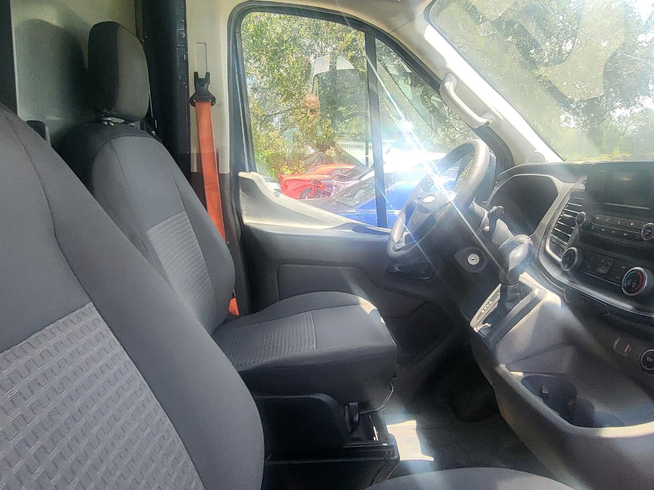Ford Transit 250 Van High Roof w/Sliding Pass. 148-in. WB EL 2020