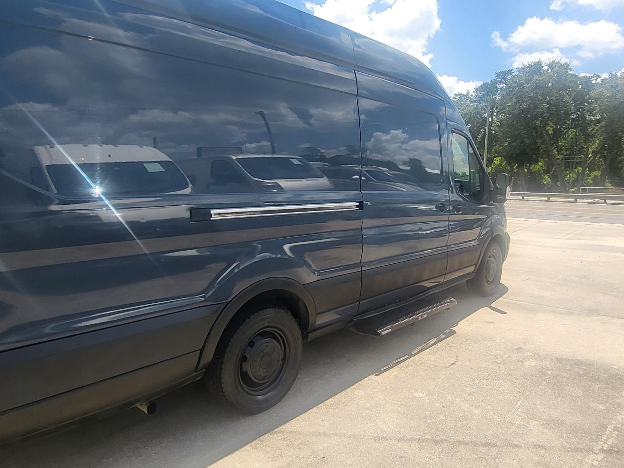 Ford Transit 250 Van High Roof w/Sliding Pass. 148-in. WB EL 2020