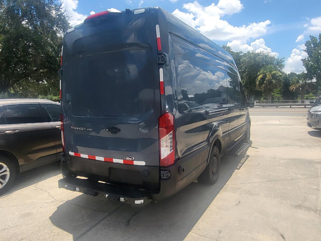Ford Transit 250 Van High Roof w/Sliding Pass. 148-in. WB EL 2020