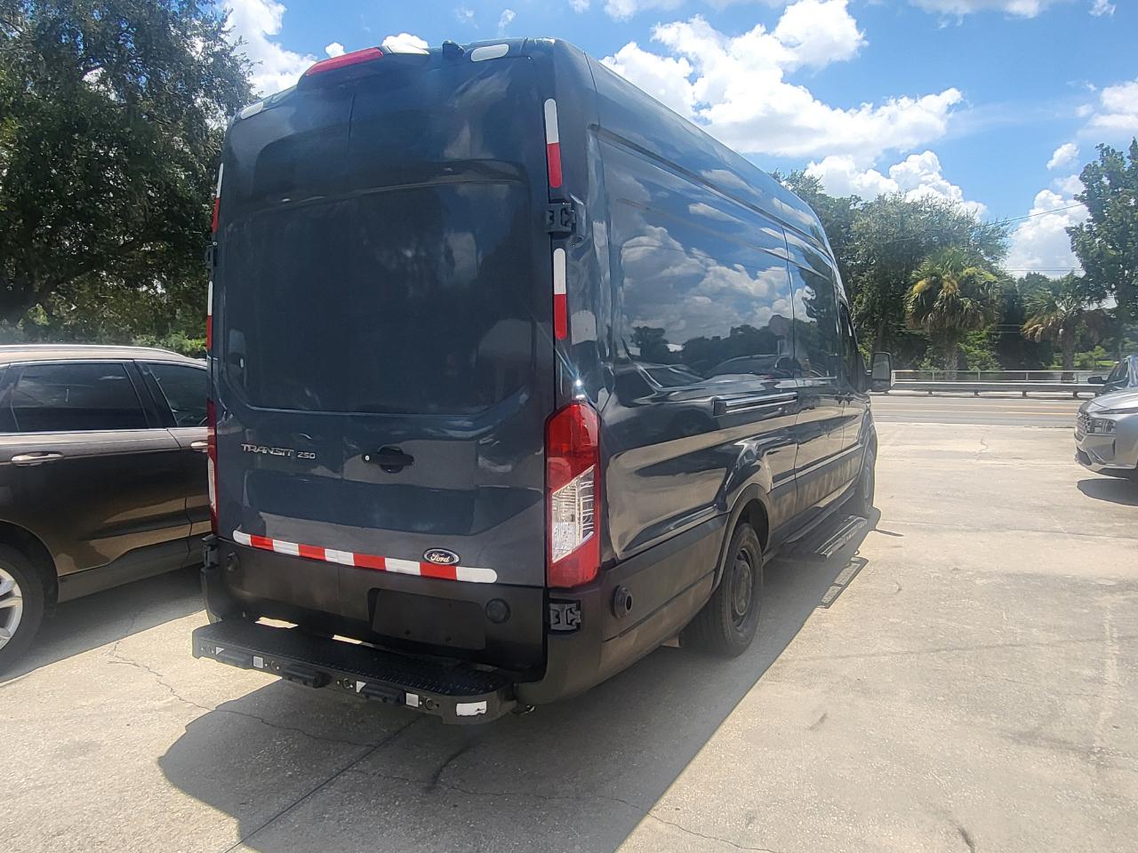 Ford Transit 250 Van High Roof w/Sliding Pass. 148-in. WB EL 2020