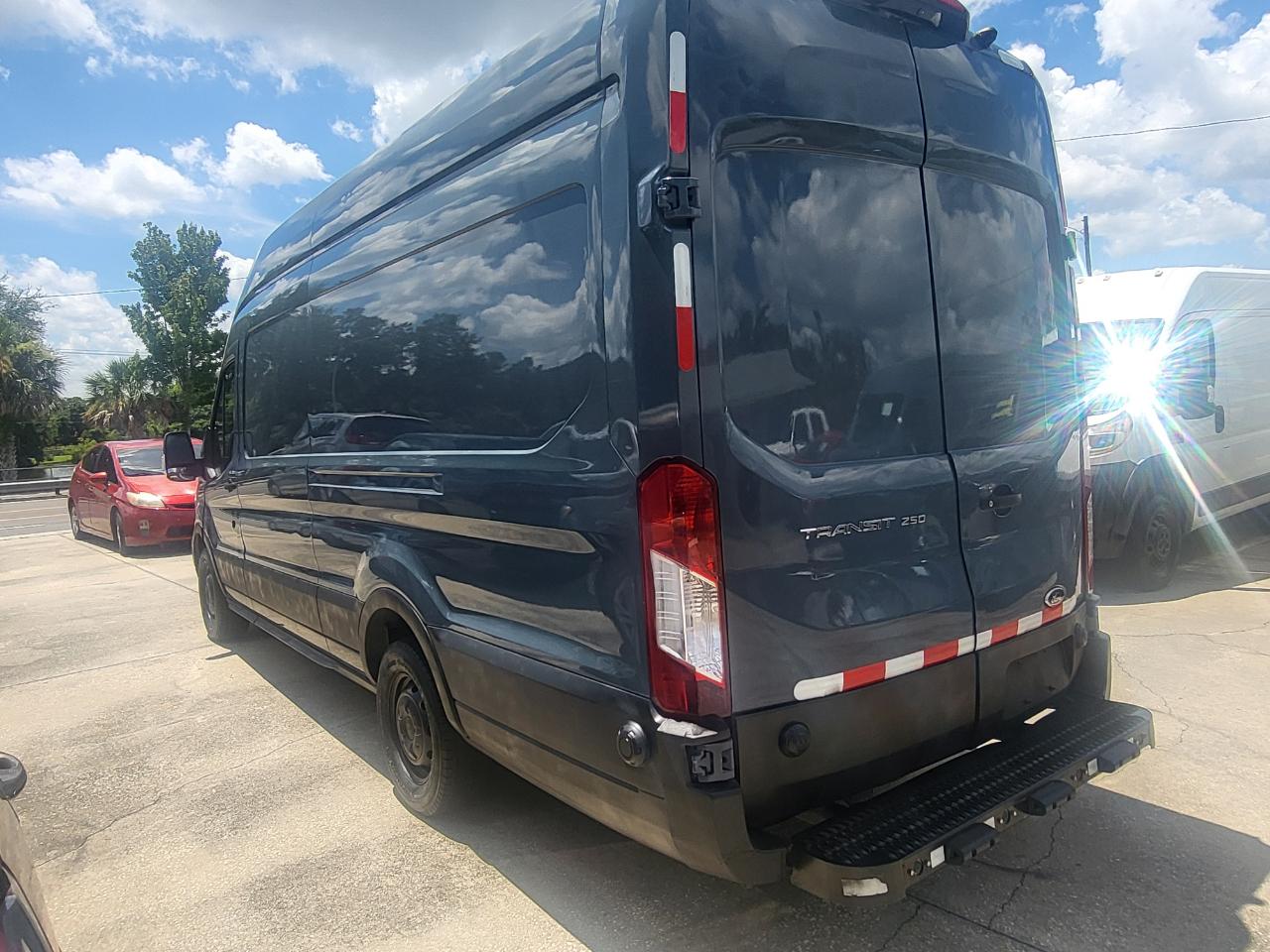 Ford Transit 250 Van High Roof w/Sliding Pass. 148-in. WB EL 2020
